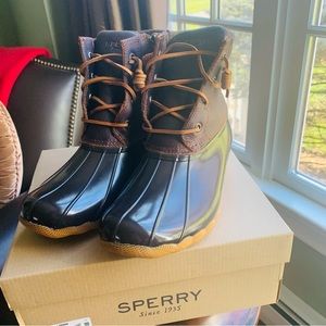 NIB New Sperry Saltwater Duck Boots in Dark Brown Tan Sz 8 runs big IMO